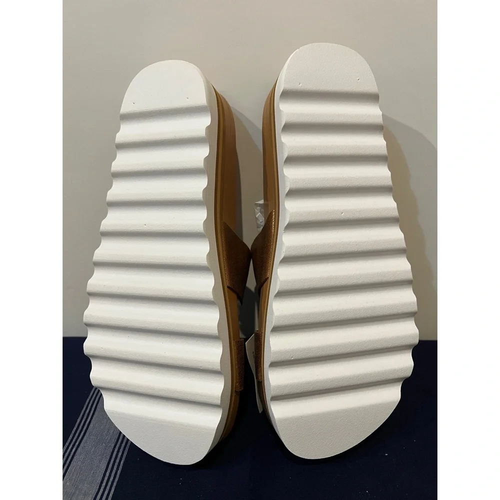 New in box Reef sandals. - Picture 5 of 12